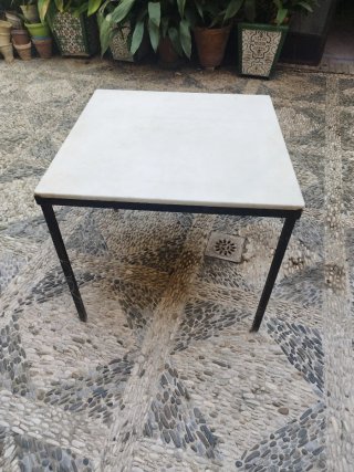 Mesa cuadrada mármol y metal