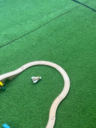 Tren de madera con accesorios