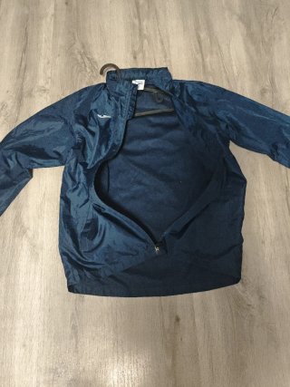 Chubasquero Joma azul con capucha