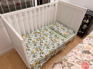 Cuna Sundvik + Colchón Skonast + Ropa Cama