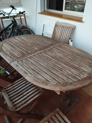 Mesa de terraza y 4 sillas de madera
