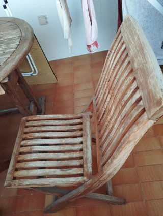 Mesa de terraza y 4 sillas de madera
