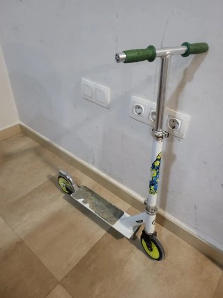 Patinete infantil blanco y verde