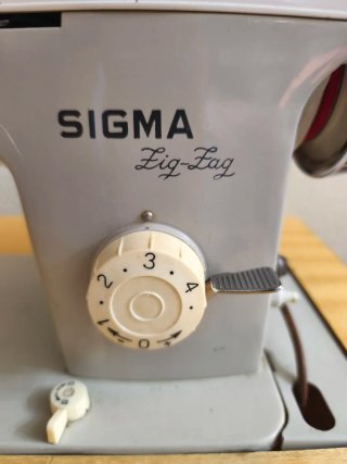 Máquina de coser Sigma Zig-Zag