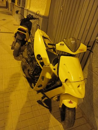 Malaguti Phantom F12 Amarillo Scooter