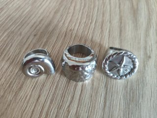 Anillos Arena Roja Plata nuevos. Proceden de jarra