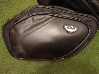 Alforjas Moto Givi Negras