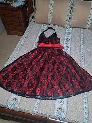 Vestido fiesta rojo satén encaje negro
