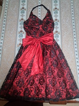 Vestido fiesta rojo satén encaje negro
