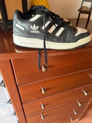 Adidas Forum Low Zapatillas Negras y Blancas