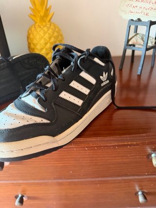 Adidas Forum Low Zapatillas Negras y Blancas