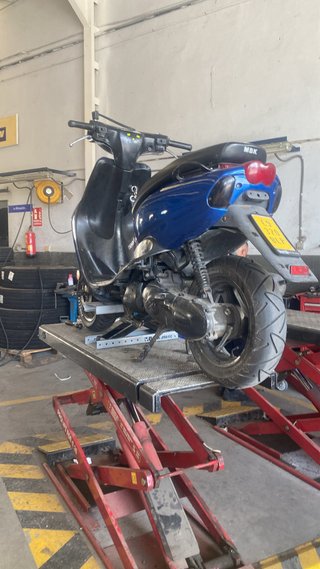 Yamaha Neos MBK Scooter Azul