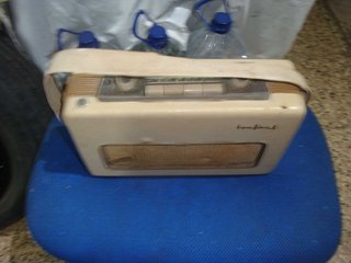Radio de transistores vintage para restauración o