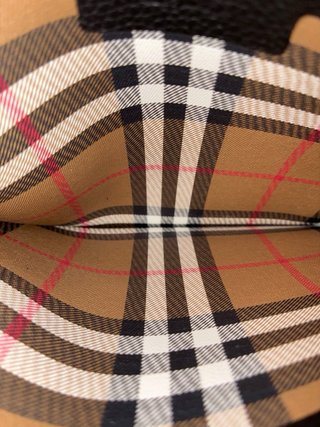 Burberry Wristlet Pouch – Pelle Nera