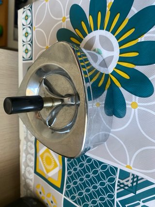 Cenicero vintage metálico