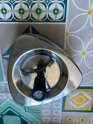 Cenicero vintage metálico