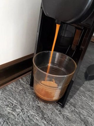Cafetera Nespresso Negra
