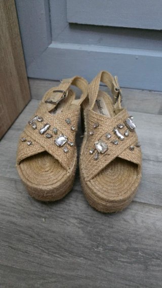 Cuñas de esparto STRADIVARIUS T37