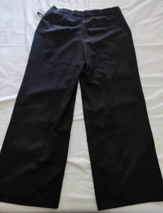 Pantaloni neri a gamba larga