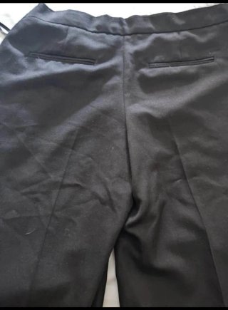 Pantaloni neri a gamba larga