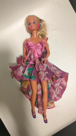 Barbie antigua vestido rosa floral
