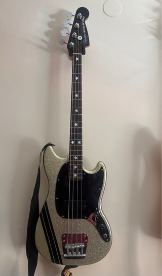 Bajo Squier Mikey Way Signature Mustang