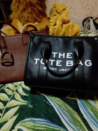 Due borse Marc Jacobs: nero e marrone