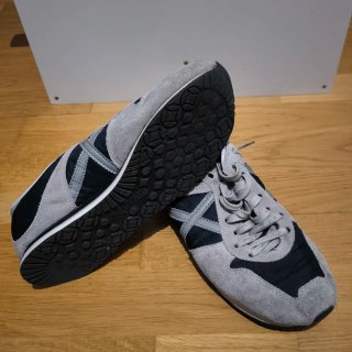 Zapatillas Munich Talla 42 Gris y Negro
