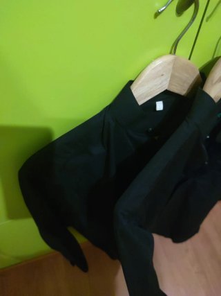 Lote 2 camisas negras cuello mao