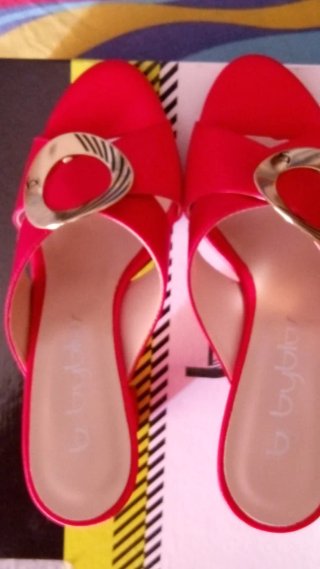 Nuovo By byblos donna rosse con fibbia  oro