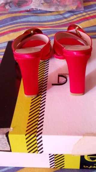 Nuovo By byblos donna rosse con fibbia  oro