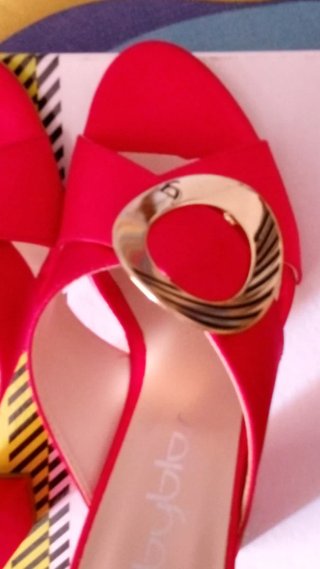 Nuovo By byblos donna rosse con fibbia  oro