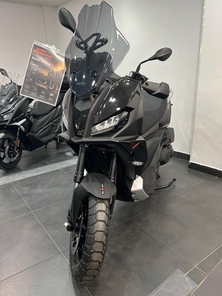 Aprilia SR GT 400 Negra