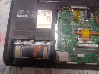 Portátil Fujitsu Lifebook AH532 . PARA PIEZAS
