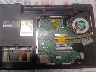 Portátil Fujitsu Lifebook AH532 . PARA PIEZAS