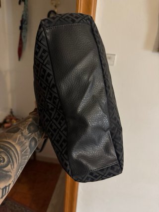 Borsa a spalla Tommy Hilfiger nera