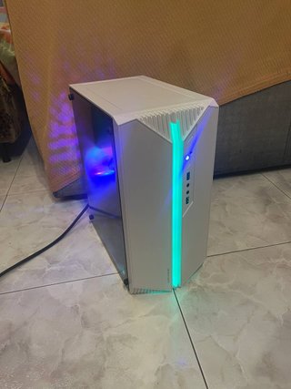 PC Gaming Blanco con Luces LED