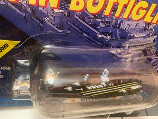 Micro Machines Kitty Hawk Navi in Bottiglia