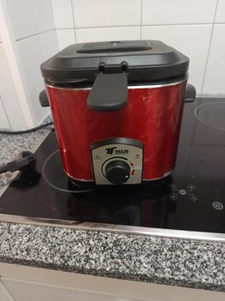 Freidora Thulos 1.5L Roja