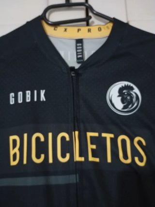 Equipación Ciclismo Gobik Negra y Amarilla