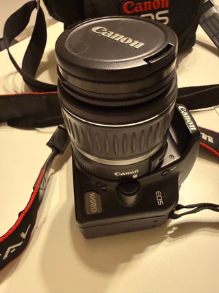 Canon EOS 1000D + objetivo 18-55mm + bolsa Canon