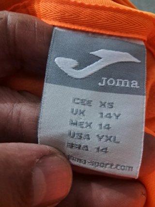 Conjunto chándal naranja y negro Joma