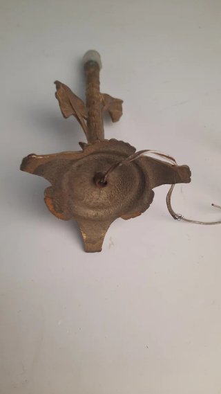 Lámpara de mesa dorada estilo vintage