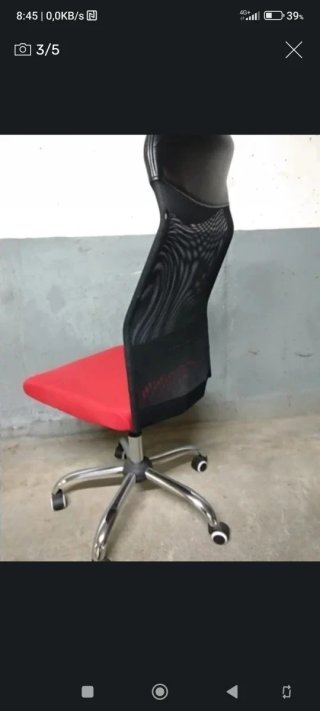Silla de escritorio ergonómica roja y negra
