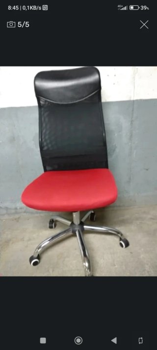 Silla de escritorio ergonómica roja y negra
