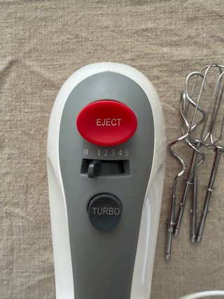 Amasadora de mano Ufesa Activa Roja y Blanca