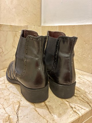 Botines negros piel elástico lateral