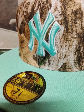 Gorra New Era 59Fifty Camuflaje y Teal Talla7.1/4