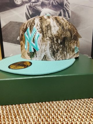 Gorra New Era 59Fifty Camuflaje y Teal Talla7.1/4