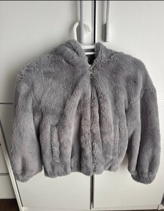Chaqueta pelo Bershka gris